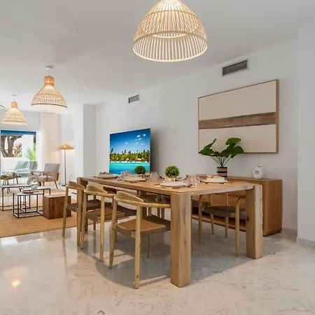 3 Bedroom Pool View Apartment *